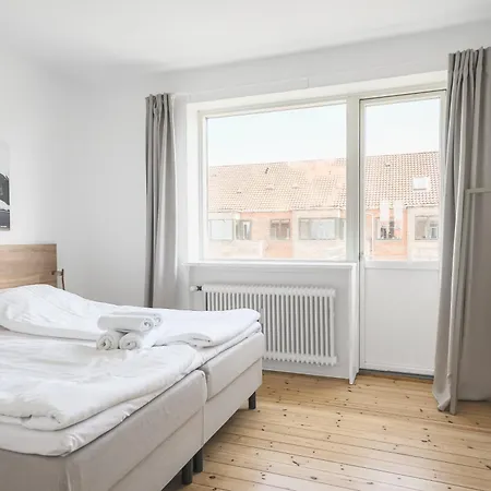 2-br W A Balcony In - 192